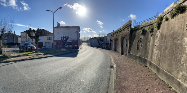 Avenue de la ville de Guîtres