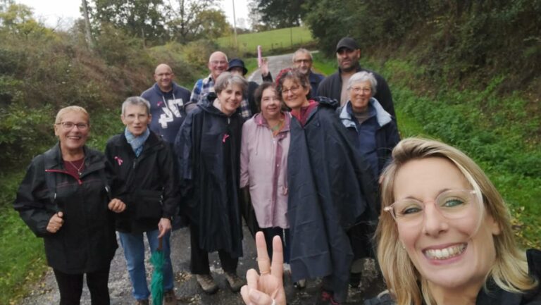 Marche Rose: de la pluie mais de l’enthousiasme